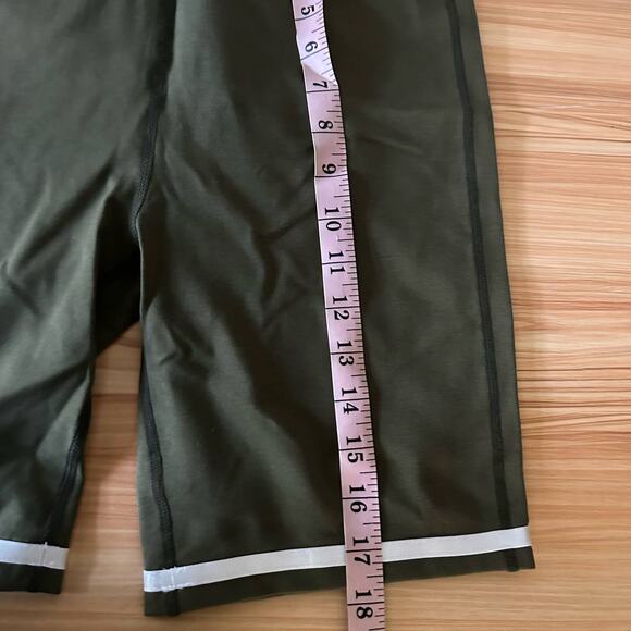 NEW By Egreis Green Bye Signature Biker Shorts Size Medium - Picture 6 of 8